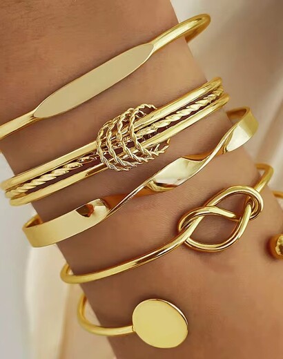 Set of bracelets