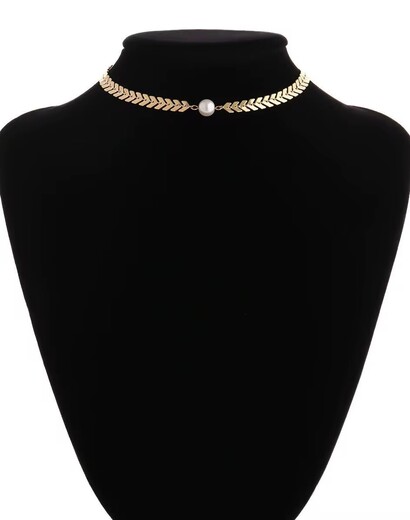 Shining small pearl pendant clavicle necklace